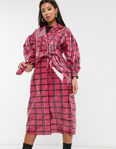 Розовый виниловый тренч в клетку ASOS DESIGN