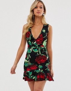 Облегающее платье с глубоким вырезом и оборкой на подоле AX Paris-Черный