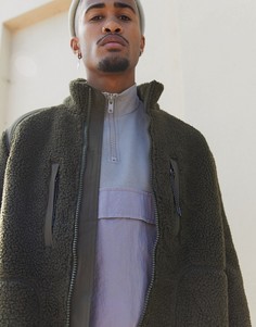 Плюшевая куртка цвета хаки с контрастными вставками ASOS DESIGN-Зеленый