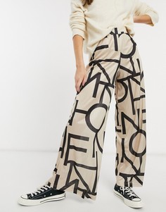 Широкие атласные брюки с принтом ASOS DESIGN-Бежевый