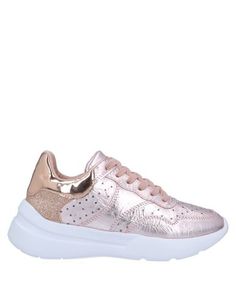 Низкие кеды и кроссовки Guess