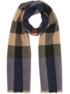 Burberry кашемировый шарф в клетку с бахромой