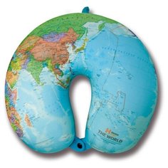 Подушка для шеи Штучки, к которым тянутся ручки Путешественник, глобус