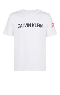Белая футболка с логотипом бренда Calvin Klein Jeans