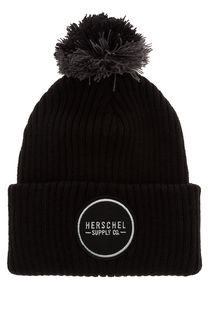 Черная шапка мелкой вязки с помпоном Herschel
