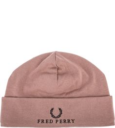 Шапка кораллового цвета с вышивкой на отвороте Fred Perry