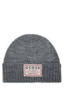 Серая шапка с нашивкой Guess