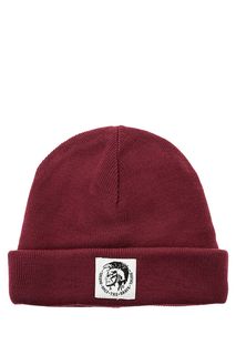 Бордовая шапка с нашивкой Diesel