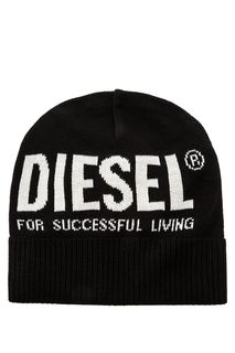 Черная шапка с логотипом бренда Diesel
