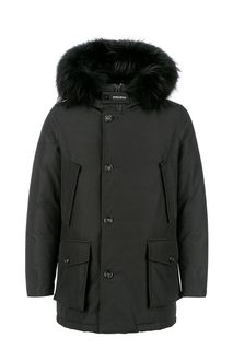 Черный зимний пуховик с меховой отделкой Woolrich