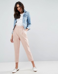Суженные книзу брюки с завышенной талией и складками ASOS Tailored-Розовый
