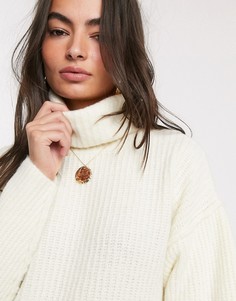 Пушистый джемпер со свободным воротом ASOS DESIGN-Кремовый