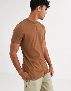 Коричневая длинная футболка с круглым вырезом и разрезами по бокам ASOS DESIGN-Коричневый
