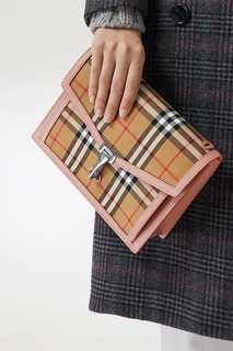 Сумка-конверт с розовым кантом Burberry