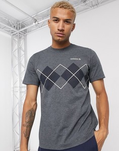 Серая футболка с принтом аргайл adidas Originals-Серый