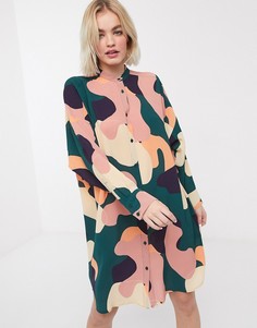 Зеленое платье-рубашка в стиле oversize с камуфляжным принтом Monki-Зеленый