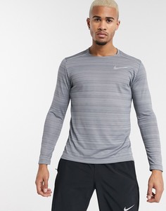 Серый лонгслив Nike Running Miler