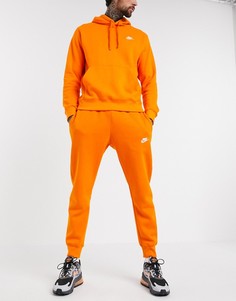 Оранжевые джоггеры с кромкой манжетом Nike Club-Оранжевый