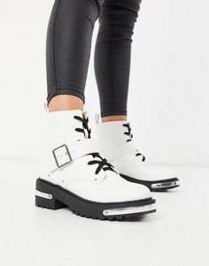 Белые ботинки в байкерском стиле с эффектом крокодиловой кожи и пряжками Missguided-Белый