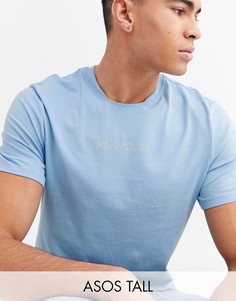 Голубая футболка из органического хлопка с отделкой и принтом ASOS DESIGN Tall-Синий
