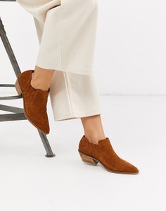 Черно-коричневые замшевые ботильоны в стиле вестерн ASOS DESIGN-Светло-коричневый