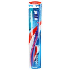 Зубная щетка Aquafresh Clean & Reach, розовый