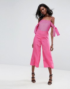 Комбинезон с вырезами на плечах и отделкой ASOS-Розовый