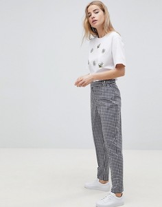 Суженные книзу брюки в клеточку с ремнем и пряжкой ASOS DESIGN Tailored-Мульти