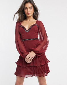 Шифоновое платье мини с отделкой заклепками и плиссировкой ASOS DESIGN-Красный