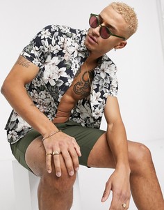 Черная приталенная рубашка с гавайским принтом ASOS DESIGN-Черный