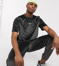 Черная велюровая футболка с логотипом Reebok эксклюзивно на ASOS-Черный