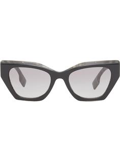 Burberry Eyewear солнцезащитные очки в оправе бабочка и эффектом градиента