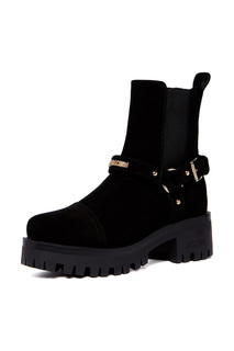 Boots Love Moschino