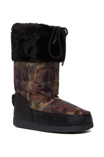 Boots Love Moschino