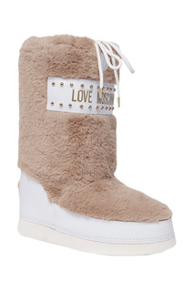Boots Love Moschino