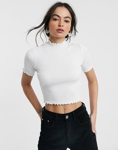 Белый топ в рубчик с воротником-стойкой и фигурными краями ASOS DESIGN