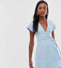 Светло-синее джинсовое платье с запахом ASOS DESIGN Tall-Синий