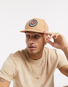 Бежевая бейсболка с нашивкой "93" ASOS DESIGN-Коричневый
