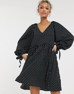 Монохромное свободное платье мини в горошек с плиссировкой на плечах ASOS DESIGN-Мульти