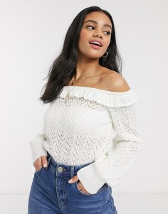 Кремовый джемпер с открытыми плечами и оборкой Miss Selfridge
