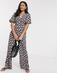 Черный комбинезон с цветочным принтом Miss Selfridge