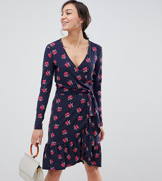 Платье с запахом и цветочным принтом YAS Tall-Мульти