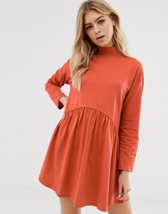 Оранжевое свободное платье с высоким воротом и изогнутым швом ASOS DESIGN-Оранжевый