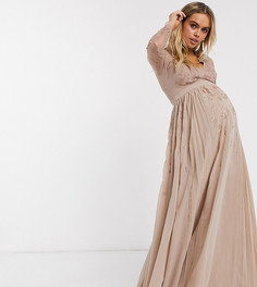 Плиссированное платье макси с вышивкой и сетчатыми вставками ASOS DESIGN Maternity-Золотой