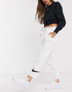 Белые узкие джоггеры с логотипом-галочкой Nike-Белый