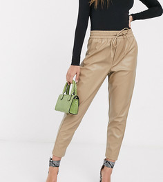 Кремовые джоггеры из искусственной кожи New Look Petite-Кремовый