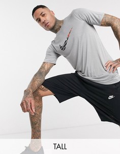 Серая футболка с логотипом-галочкой Nike Training Tall-Серый