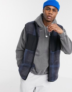 Флисовый жилет в монохромную клетку ASOS DESIGN-Черный