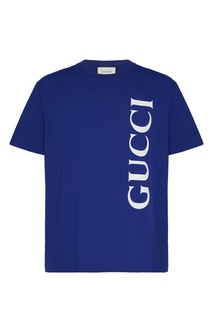 Синяя футболка с крупным белым логотипом Gucci