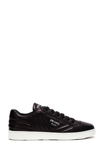 Черные кожаные лоутопы на белой подошве Prada